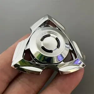 High-End Metal Finger Spinner Edc Toy, Tri-Color Silver Color Three-Leaf Finger Spinner, Stress Relief, Focus Improvement, Anxiety Relief, Metal Fidget Spinner