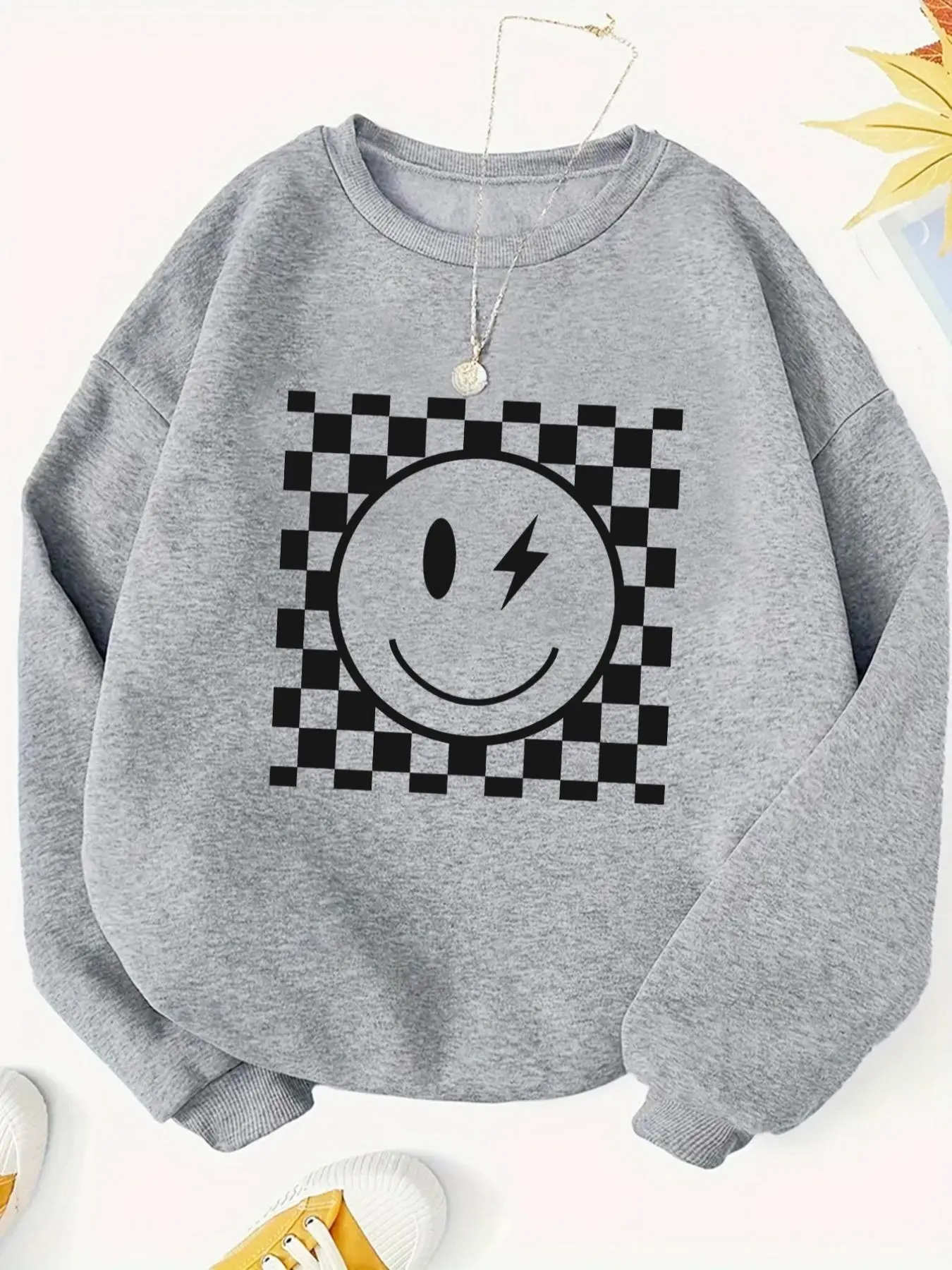 Women's Smile Face Print Crew Neck Fitted Sweatshirt Tops, Casual Long Sleeve Pullover for Fall & Winter, Women's Clothes for Everyday Wear, Womenswear, Lady