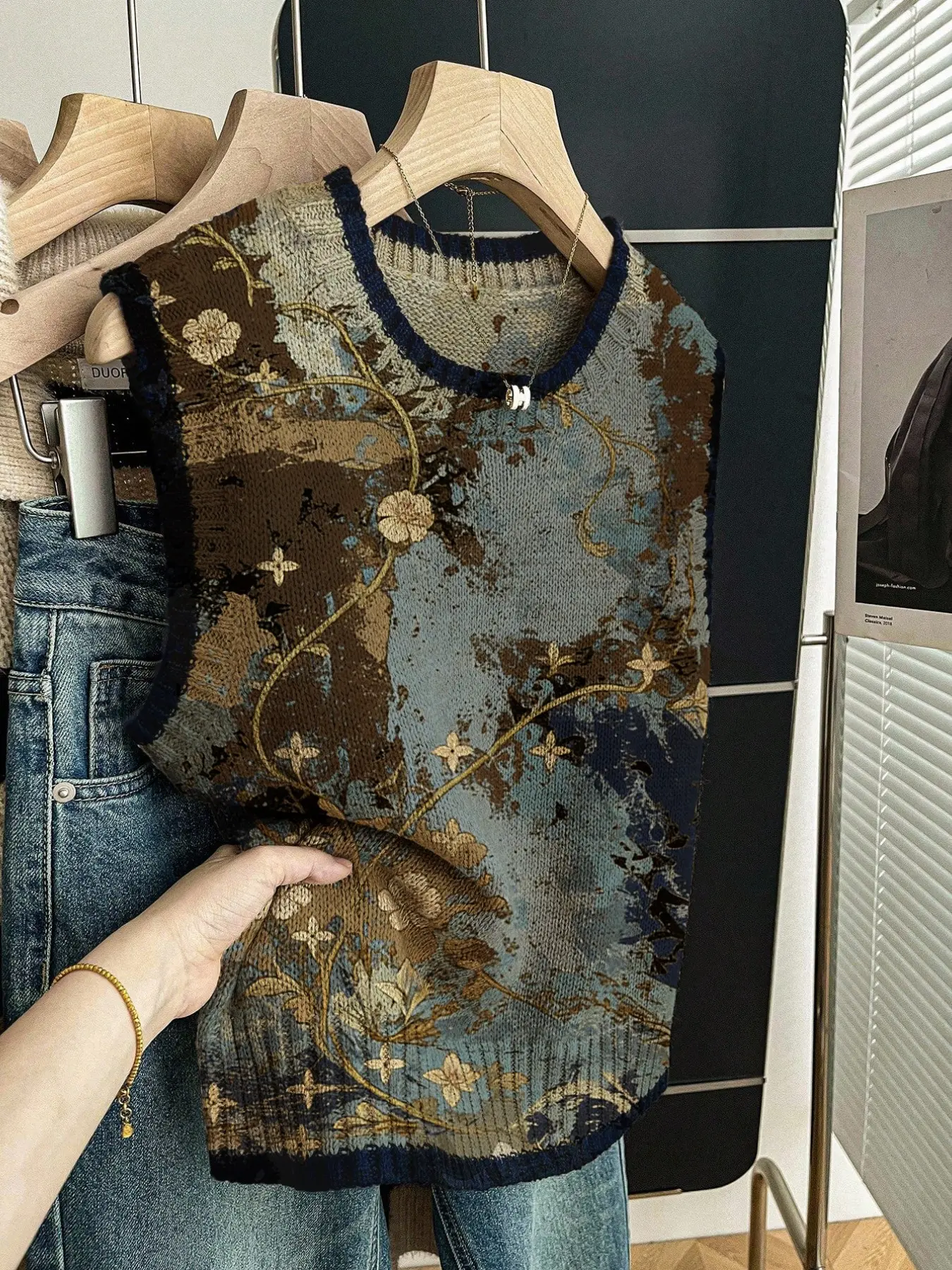 Women's Loose-Fitting Round Neck Sleeveless Knit, Deep Blue Gradient Star Print, Casual Fall & Winter Fashion, Outerwear, Sleeveless Clothing, Sleeveless Tops