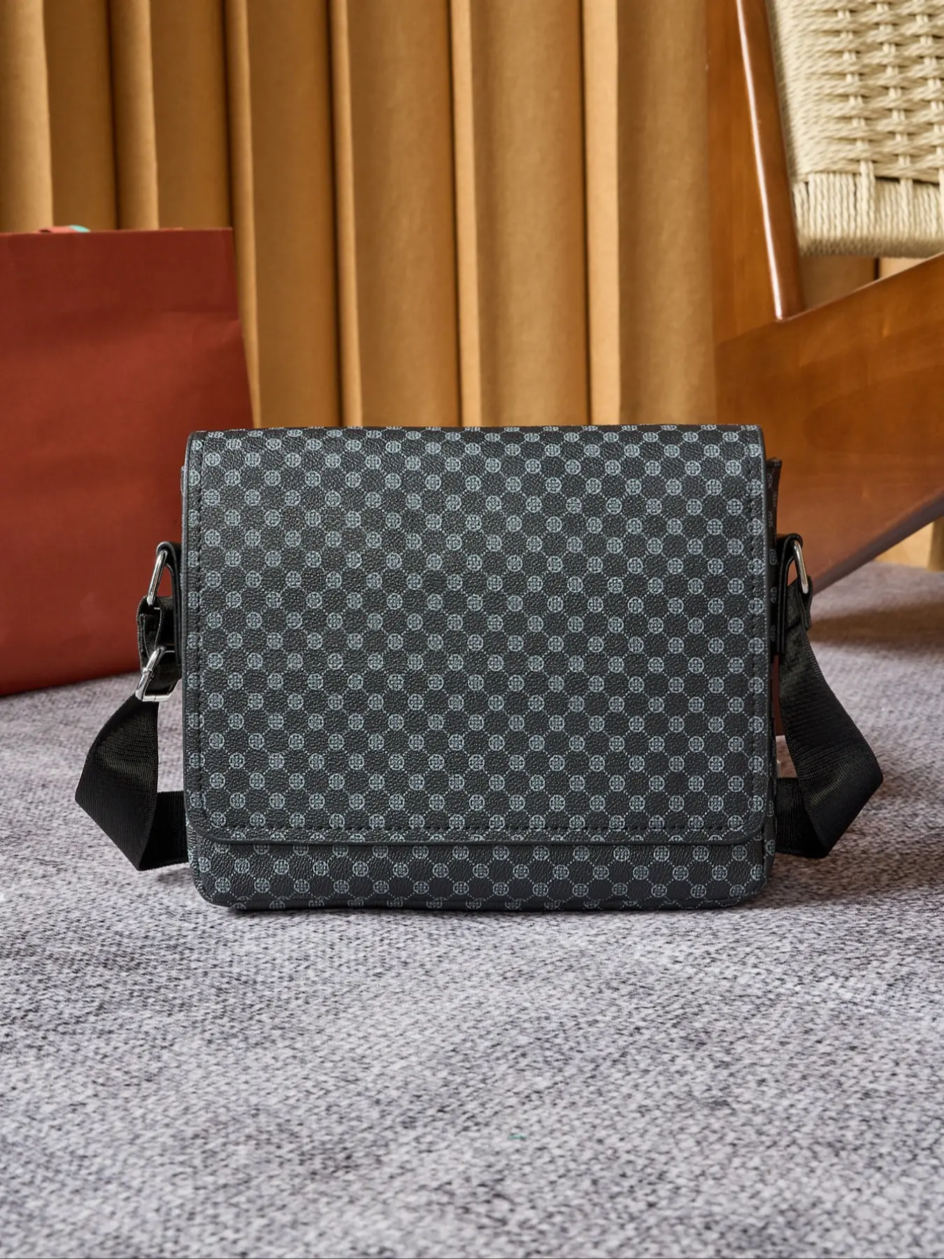 Geometric Pattern Luxury Crossbody Bag, Business Commute Style, Fits Tablet Phone Sunglasses, Anti-Loss Metal Buckle Design, Commuter Crossbody Bag, Stylish Crossbody Bags, Crossbody Shoulder Bag