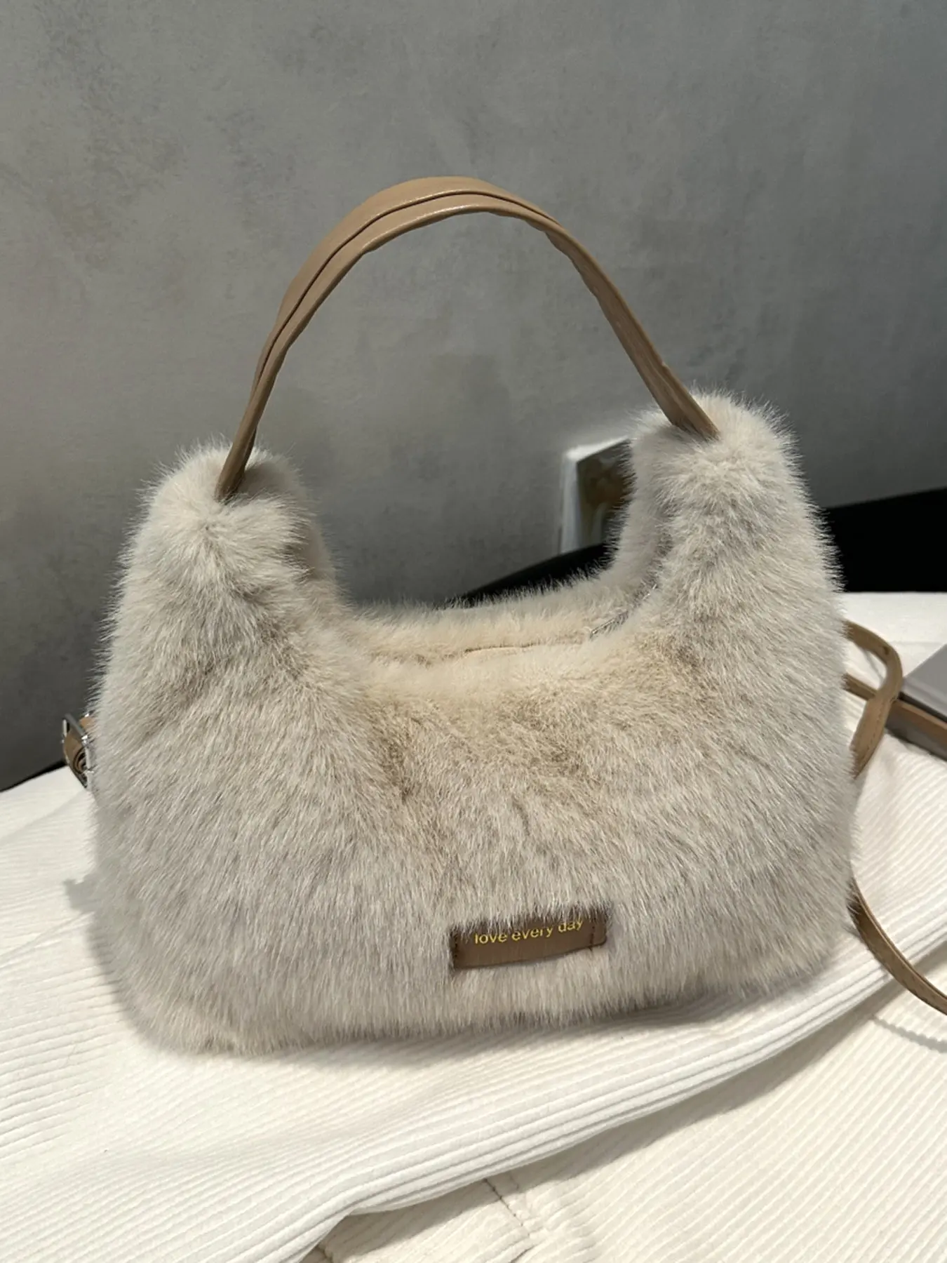 Gentle  sweet  fashionable and simple one-shoulder messenger bag, niche plush design casual handbag, personality lazy style crescent shape design suitable for daily commuting, shopping and dating, etc. Half Moon Bag, Half Moon Purse