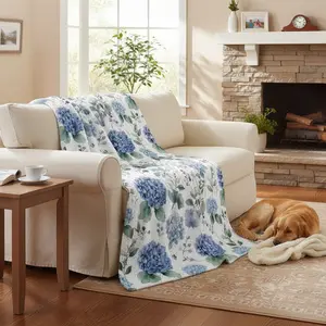 Cozy Blue Hydrangea Flannel Throw Blanket Soft Warm Lightweight Ideal for Home Sofa or Camping Single Sided Print Easy Care Perfect Gift for Mother's Day or Ramadan Decorative Flannel Throw