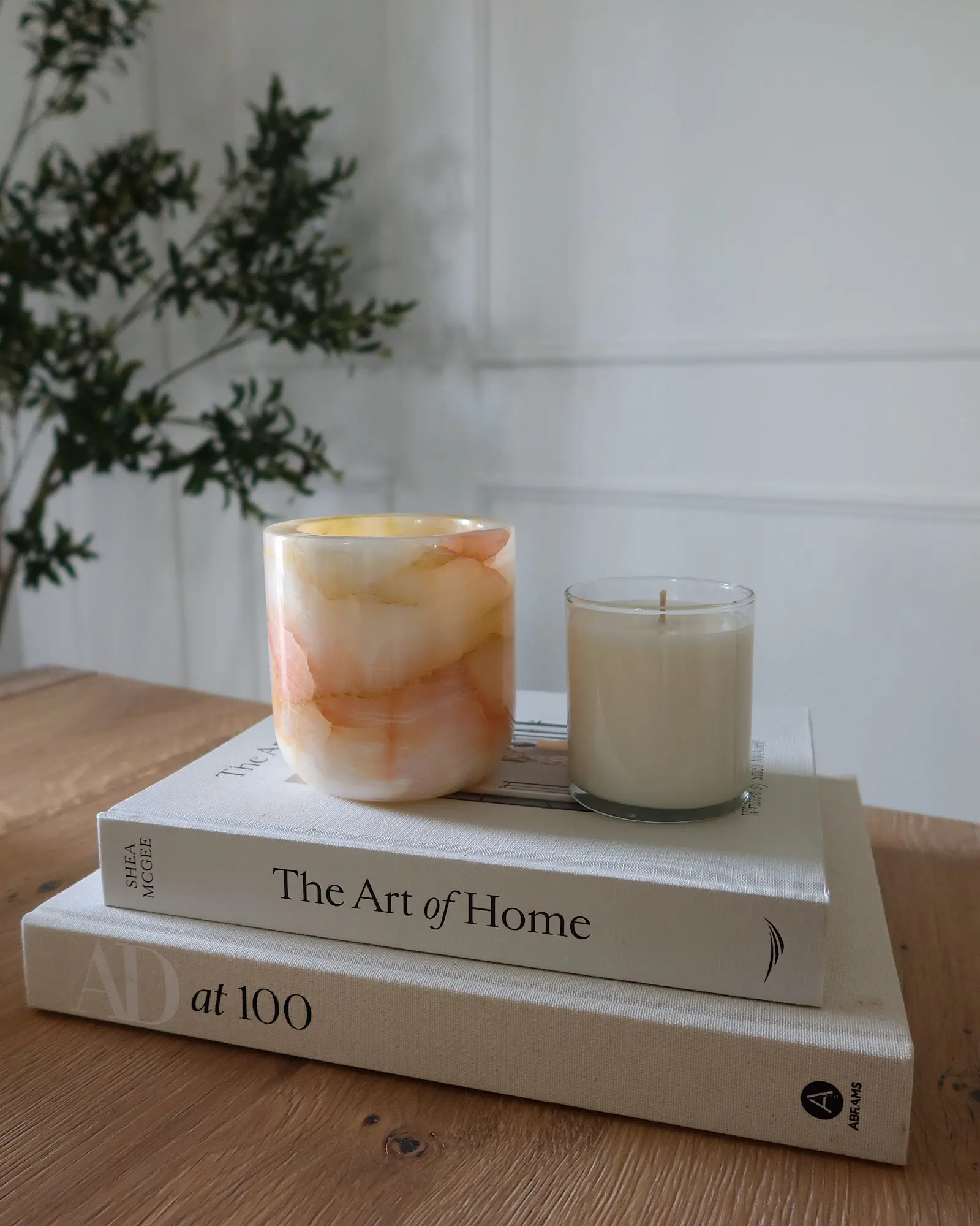 WHITE ONYX REFILLABLE CANDLE (PRONOUNCED COPPER VEINING)