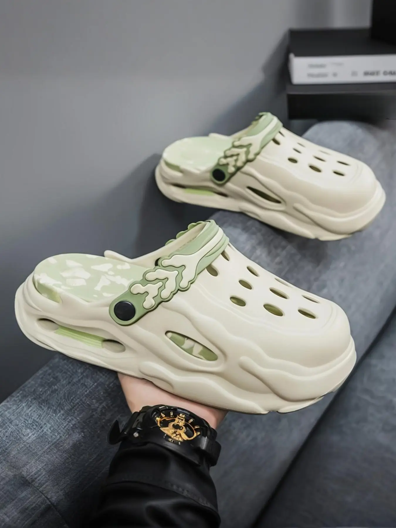 Men's Colorblock Hollow Out Design Clogs, Foot Clogs, Casual Comfortable Breathable Non-slip Clogs, Fashionable Slippers for Indoor & Outdoor Wear