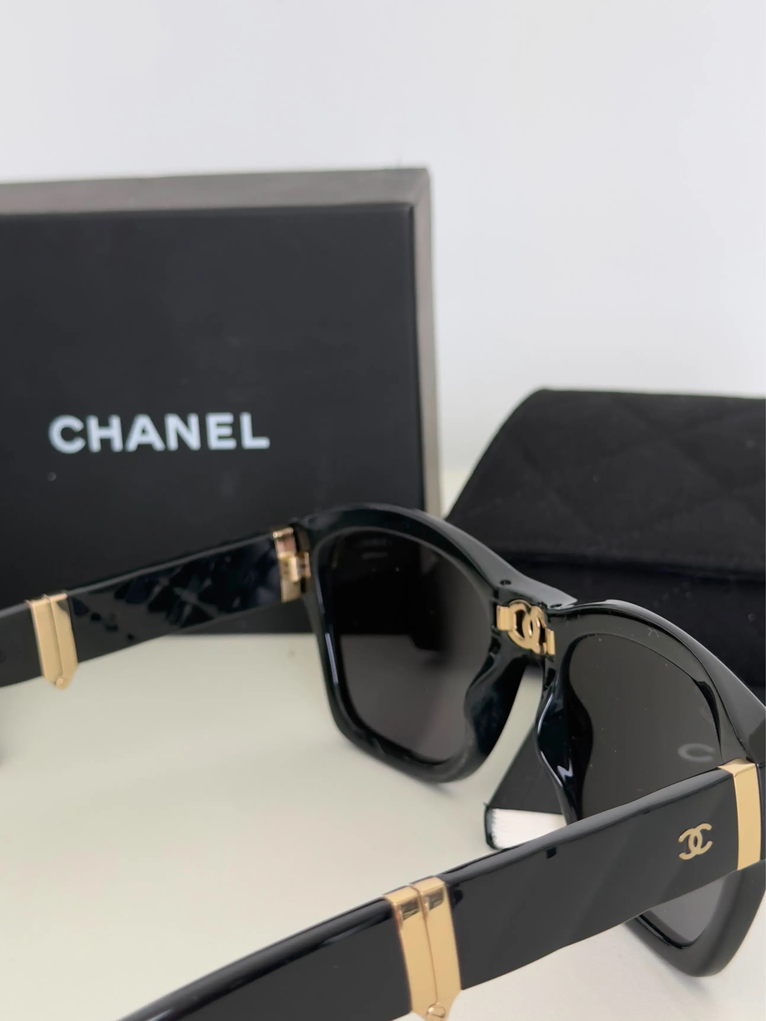 Pre-owned CHANEL Polarized Square Folding Sunglasses