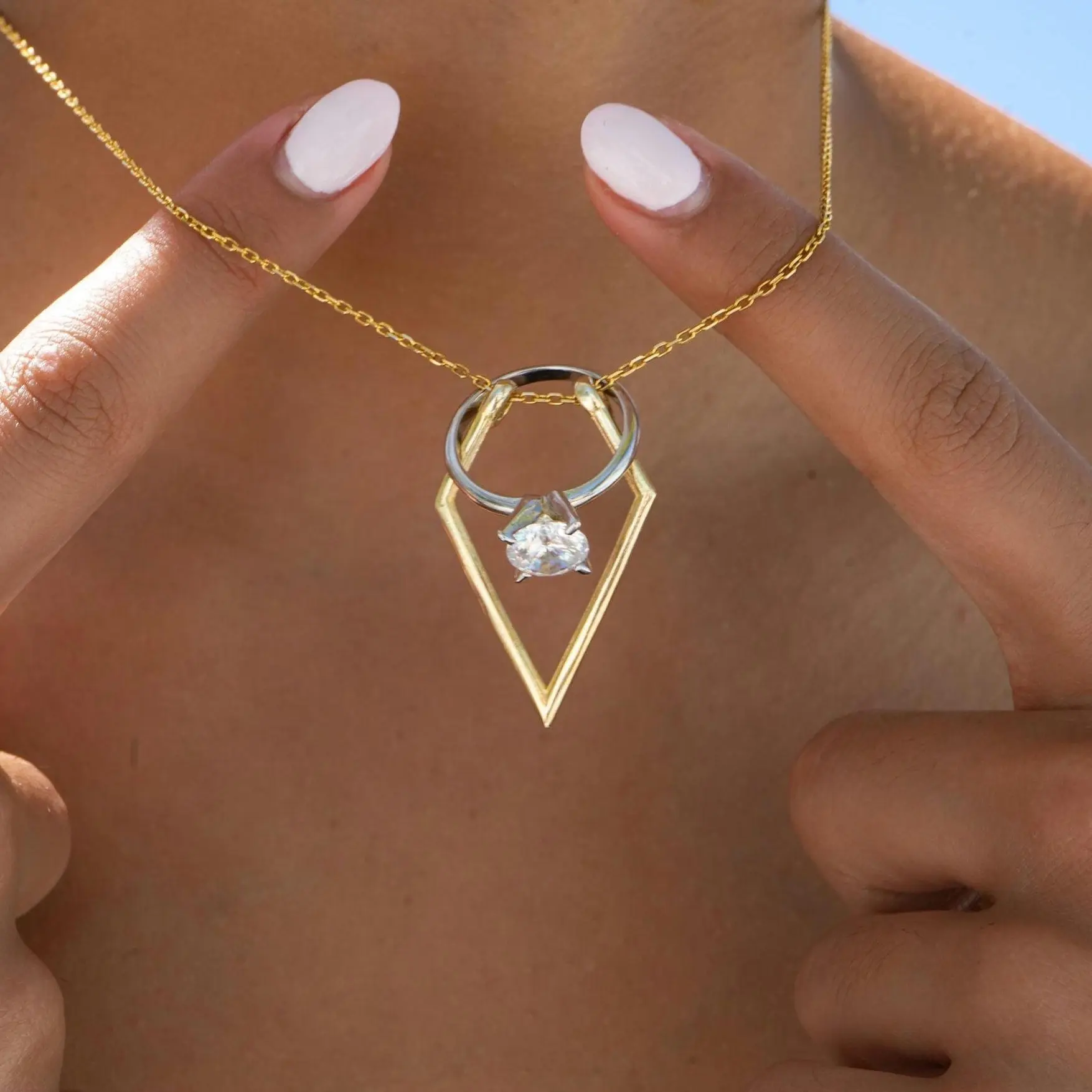 modmints Ring Holder Pendant Necklace, Dainty Geometric Cone-Shape Artificial Gemstone Jewellery for Nurses and Doctors, Tarnish-Resistant, Fits Ring Sizes 3-9, Design, Unique, Practical, Gift, Resistance, Versatile, Durable, Elegant, Jewelry, Gym