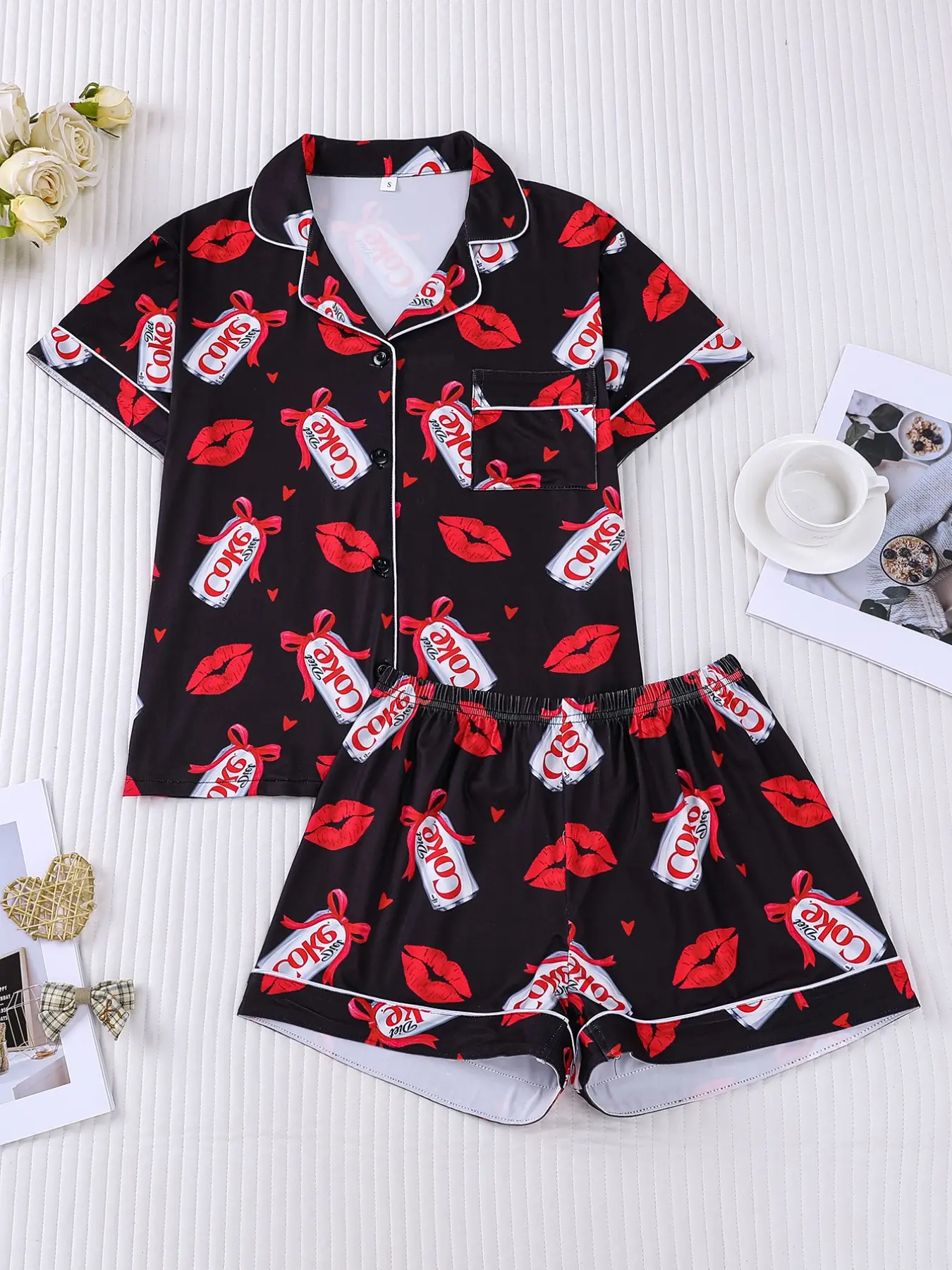 2-piece "Soda and Kiss" Valentine's Day Pajama Set Loungewear. Romantic pajamas, soft cotton fabric, sweet and playful design, perfect for women to relax at home on Valentine's Day.
