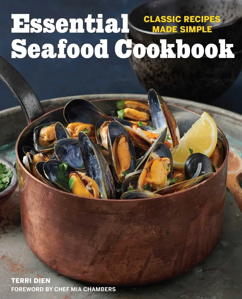 USED-Essential Seafood Cookbook: Classic Recipes Made Simple by Dien, Terri (Paperback)