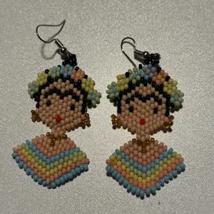 Aretes de Frida 15 - Beaded earrings hand made in Mexico - aretes hecho a mano - artesanía mexicana