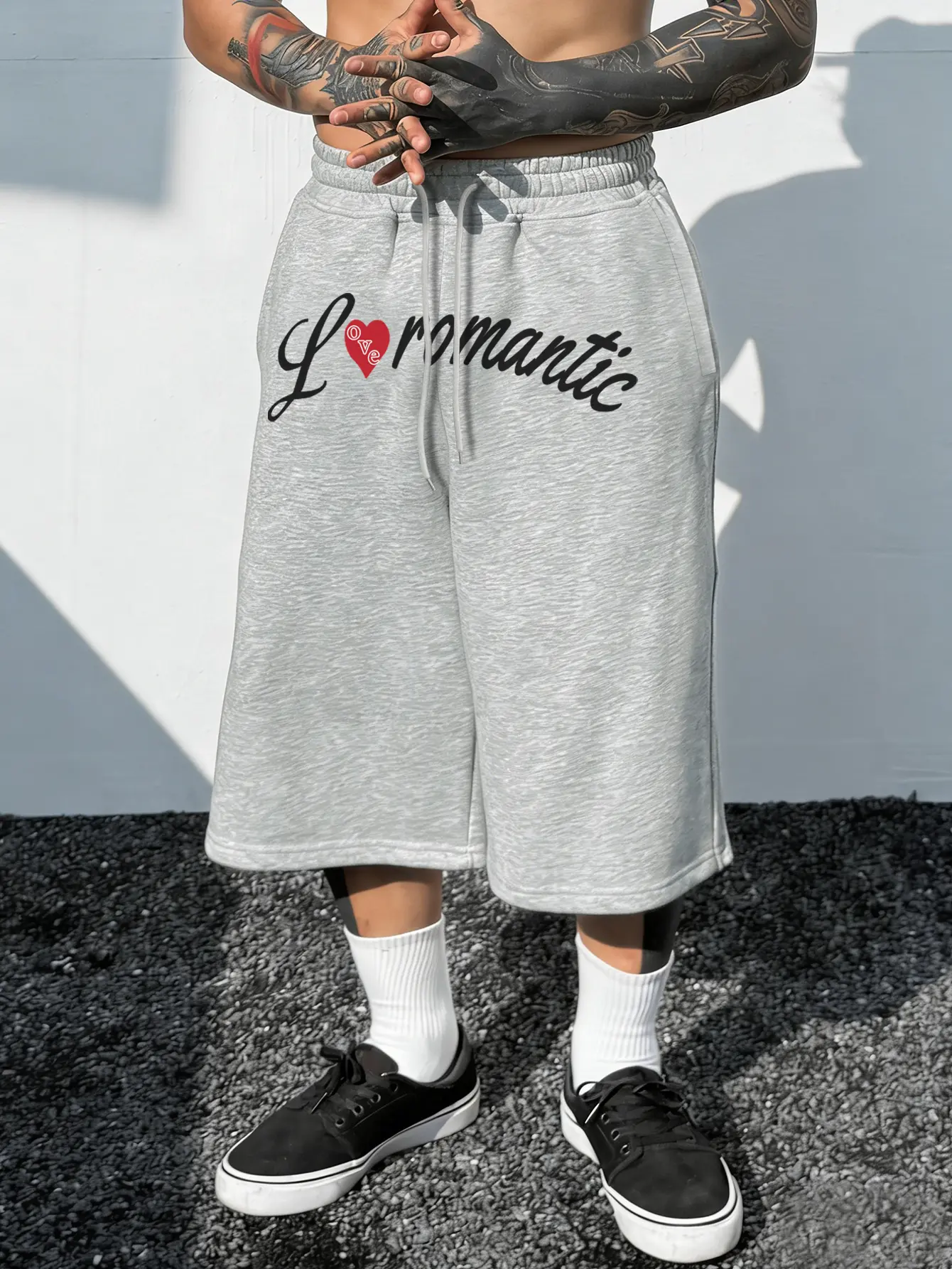 Mens 3 4 Length Sweat Shorts Baggy Wide Leg Capri Shorts Drawstring Elastic Waist Below Knee Graphic Print Streetwear Shorts Loose Fit Casual Lounge Shorts Summer Gym Workout Skater Hip Hop Y2K Athletic Long Shorts Daily Wear Outfit Vacation Street Styles