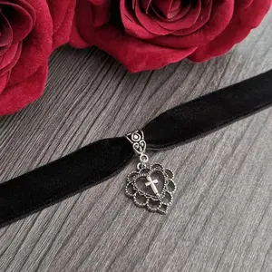 New Gothic Antique Silvery Heart Pendant Choker Necklace Black Red Velvet Chokers Punk Jewelry