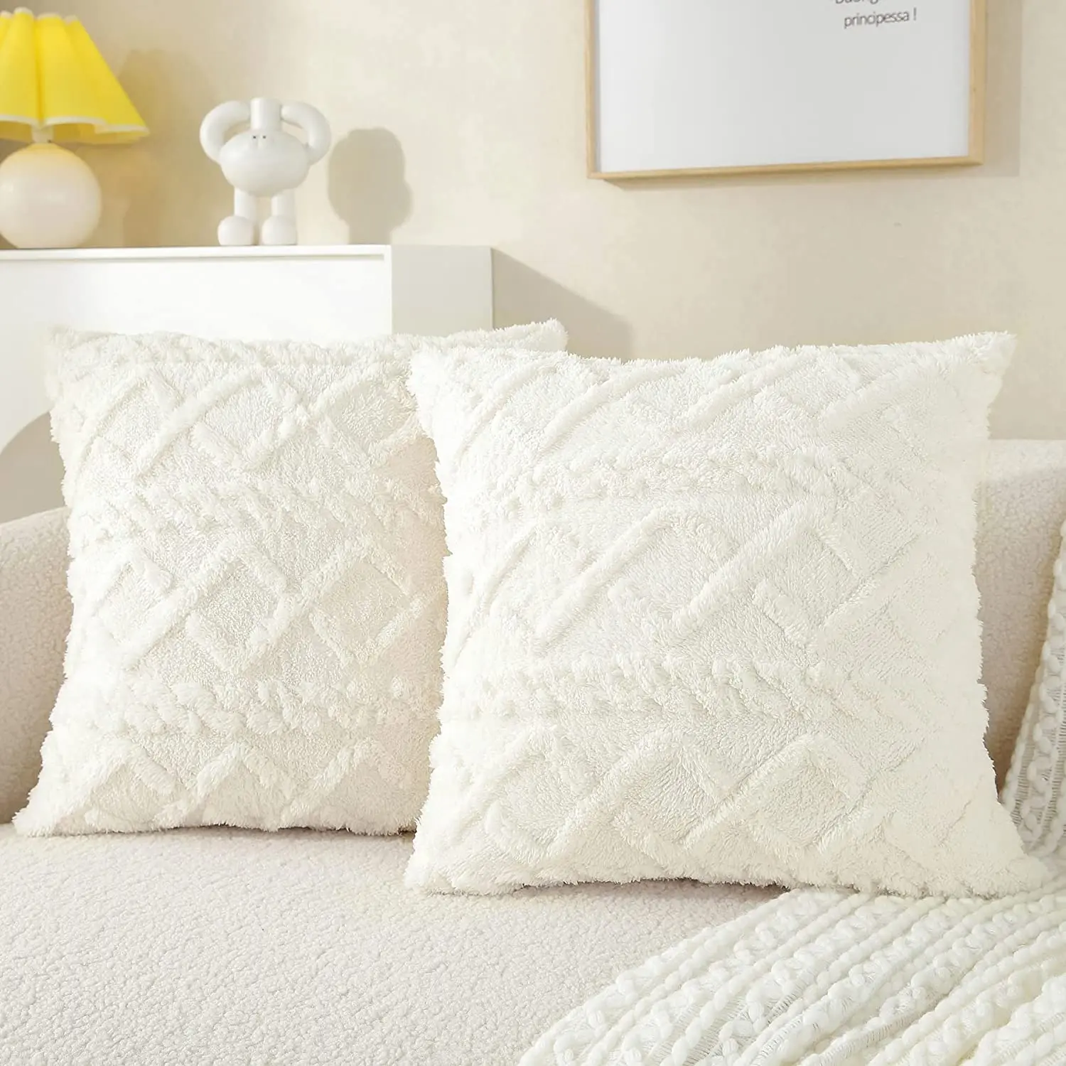 Throw pillow SUPER SOFT 3D  Geometric PATTERN Fur  Pack of 2 throw pillows WITH 450g insert 18"x18"