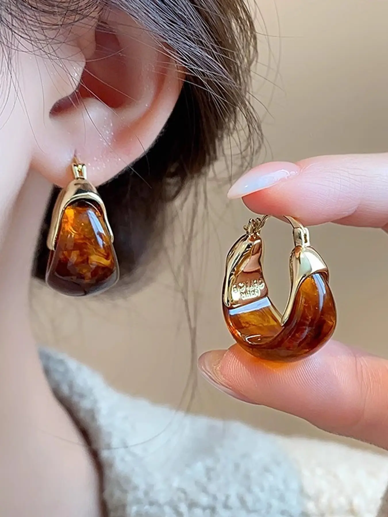 French Vintage Maroon Resin Round Earrings, Circle Shape Earrings, Vintage Statement Earrings, Elegant Lady Party Jewelry, Casual Daily Wear, Unique Design, Perfect Gift, Versatile High Quality Earrings