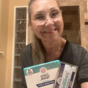 Product Review of GuruNanda Whitening Strips, 7-day treatment (7 Packets - 2 Strips per pack) - Non-Slip, Dry Strip Technology from V**i H**n |** #**o