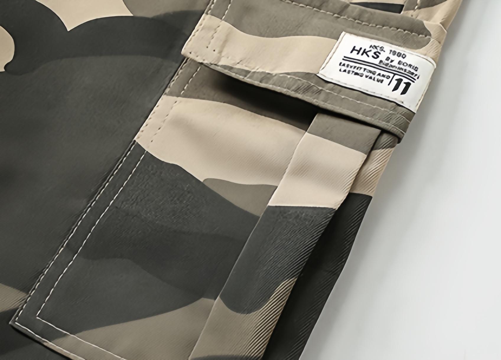 Men’s camouflage cargo shorts with elastic waistband and drawstring, casual shorts with pockets, breathable for summer outdoor wear, stylish streetwear for everyday hiking and travel