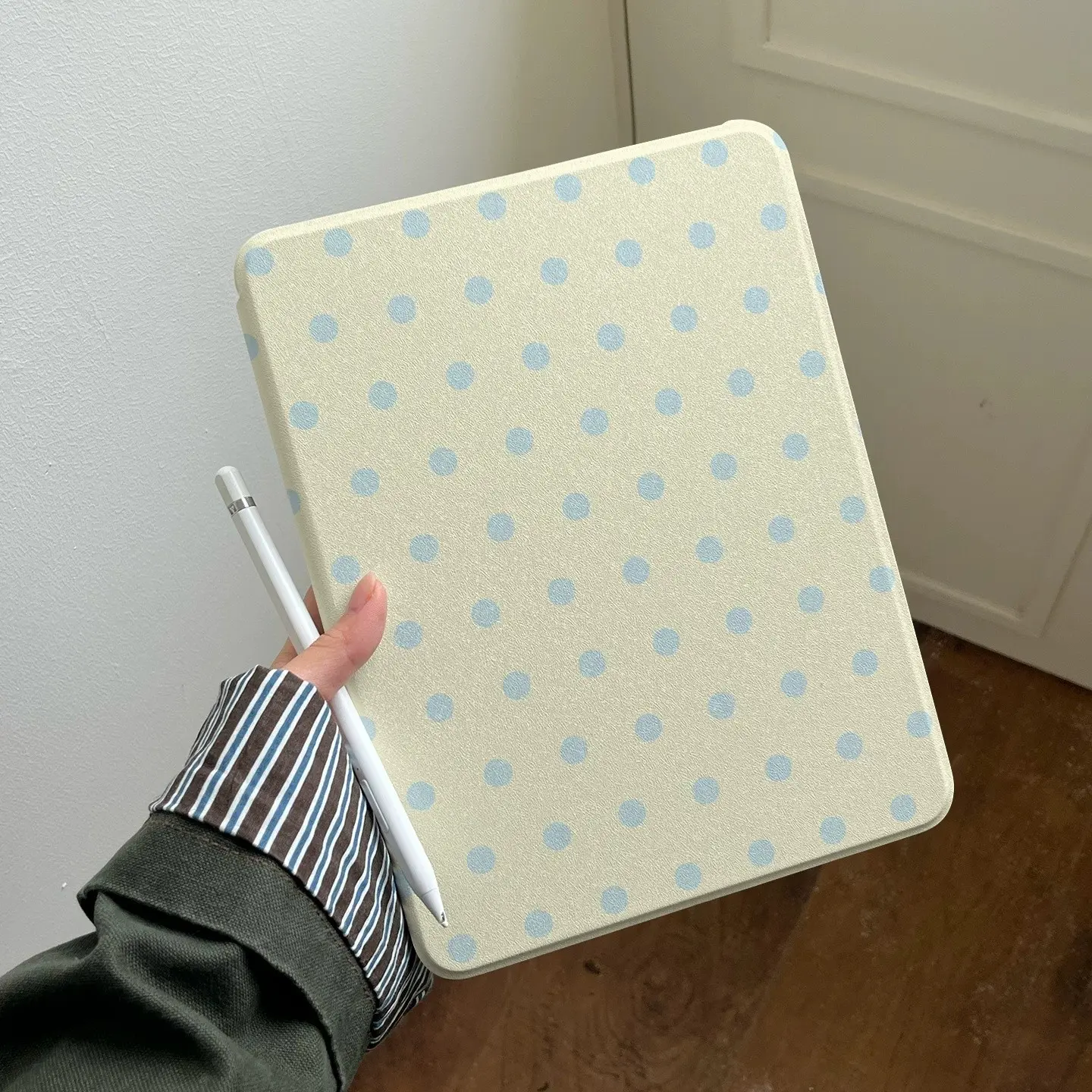 360° Rotating iPad Case, Multi-Angle Stand, Shockproof with Pen Slot, Fits iPad 10/9/8/7, Air/10.9/11 Inch, Daily Commute Office Use, Tablet Accessories