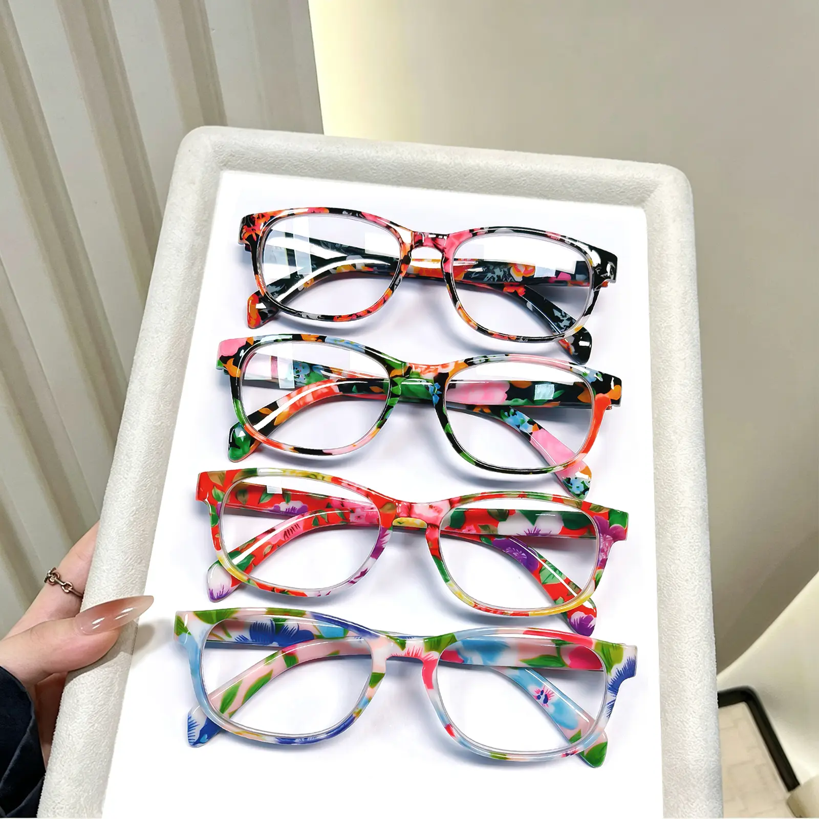 4-piece set of popular classic reading glasses, fashionable women's glasses blue light-blocking computer glasses, spring hinge reader, fashionable floral pattern printing, 0 to +4.0, colorful retro square frame, festival gift, birthday gift
