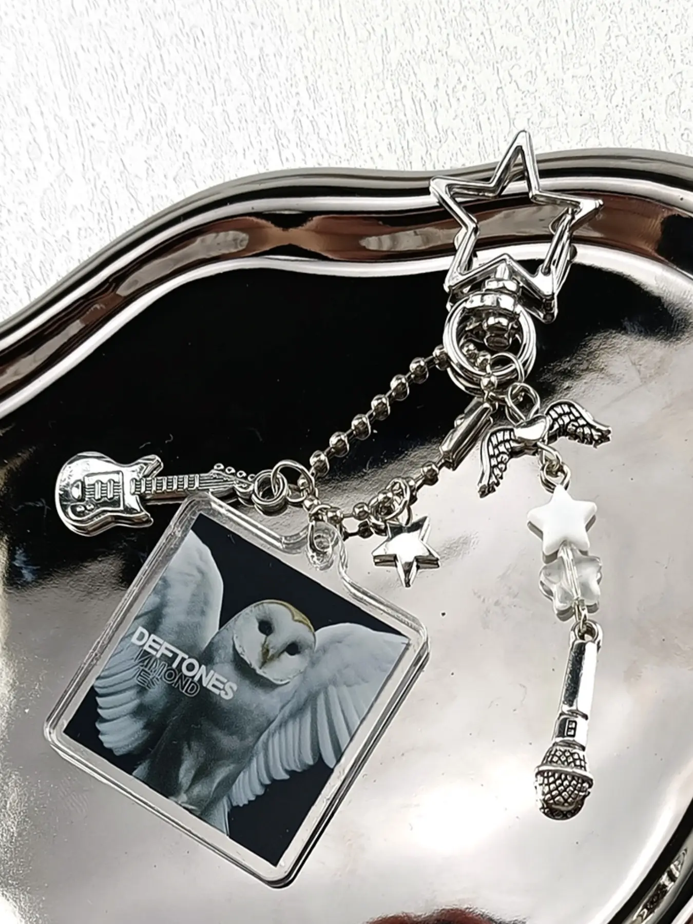 Valentine's Day Gift for Her/Him! Cute Acrylic Comic Frame Keychain Decor - Guitar & Microphone Charms, Gacha Chain for Journal/Phone Case Stylish Keychain Stylish Keyring. Cute Keychain Accessory