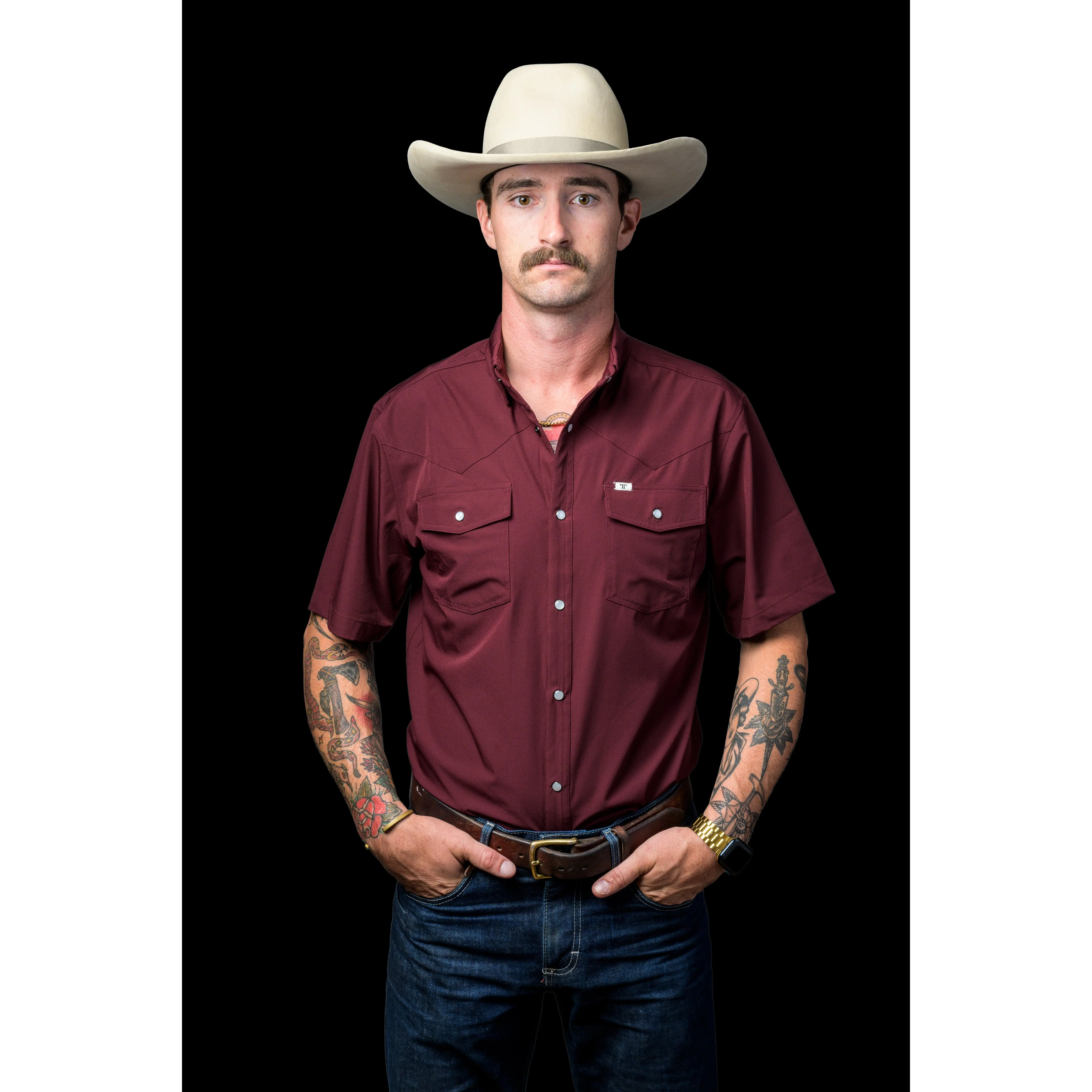 Men's Maroon Short-Sleeve Pearl Snap Shirt for Menswear, Featuring Durable Fabric, Convenient Pocket, and Sunglasses-Compatible Design