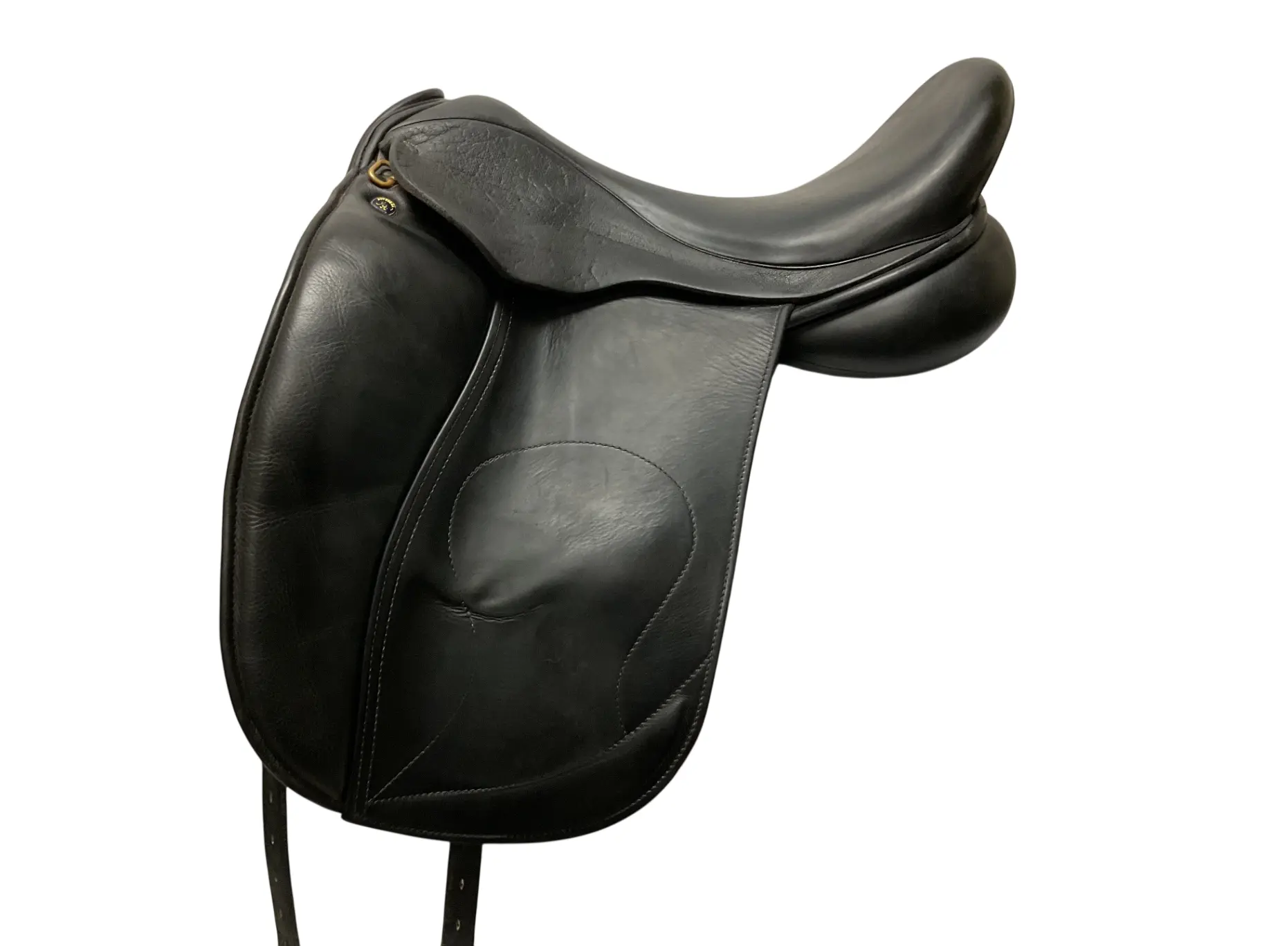 Used Black Buffalo Leather Dressage Saddle - 18" Deep Seat, Wide Tree (Seat Width Specified), Molded Knee Pads, 3 1/2” Deep Rear Gussets, 16.5" Flap, Very Good Condition, Equestrian Tack for Dressage Riding