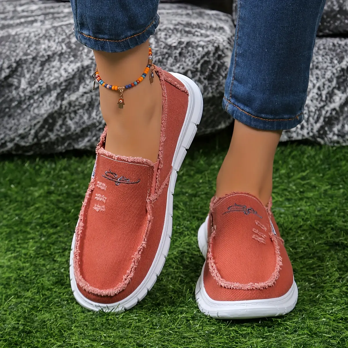 Casual All-Season Shoes for Women, Floral Embroidered Loafers, Lightweight Soft Fabric Slip-Ons with Non-Slip Rubber Sole, Women's Shoes