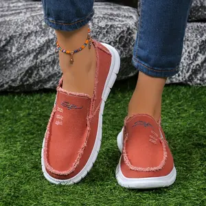 Women“s Casual Loafers with Floral Embroidery- Made of Soft Fabrics, Featuring Non- Slip Rubber Soles, Lightweight And Comfortable for All Seasons. Casual Footwear |   Floral Embroidered Shoes |   Rubber- Soled Shoes