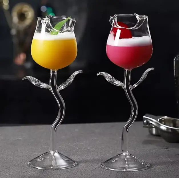Elegant Rose-Shaped Cocktail Glass 180ml Wine Goblet Stemware with Clear Leaf Detail for Red Wine Cocktails and Romantic Dinners