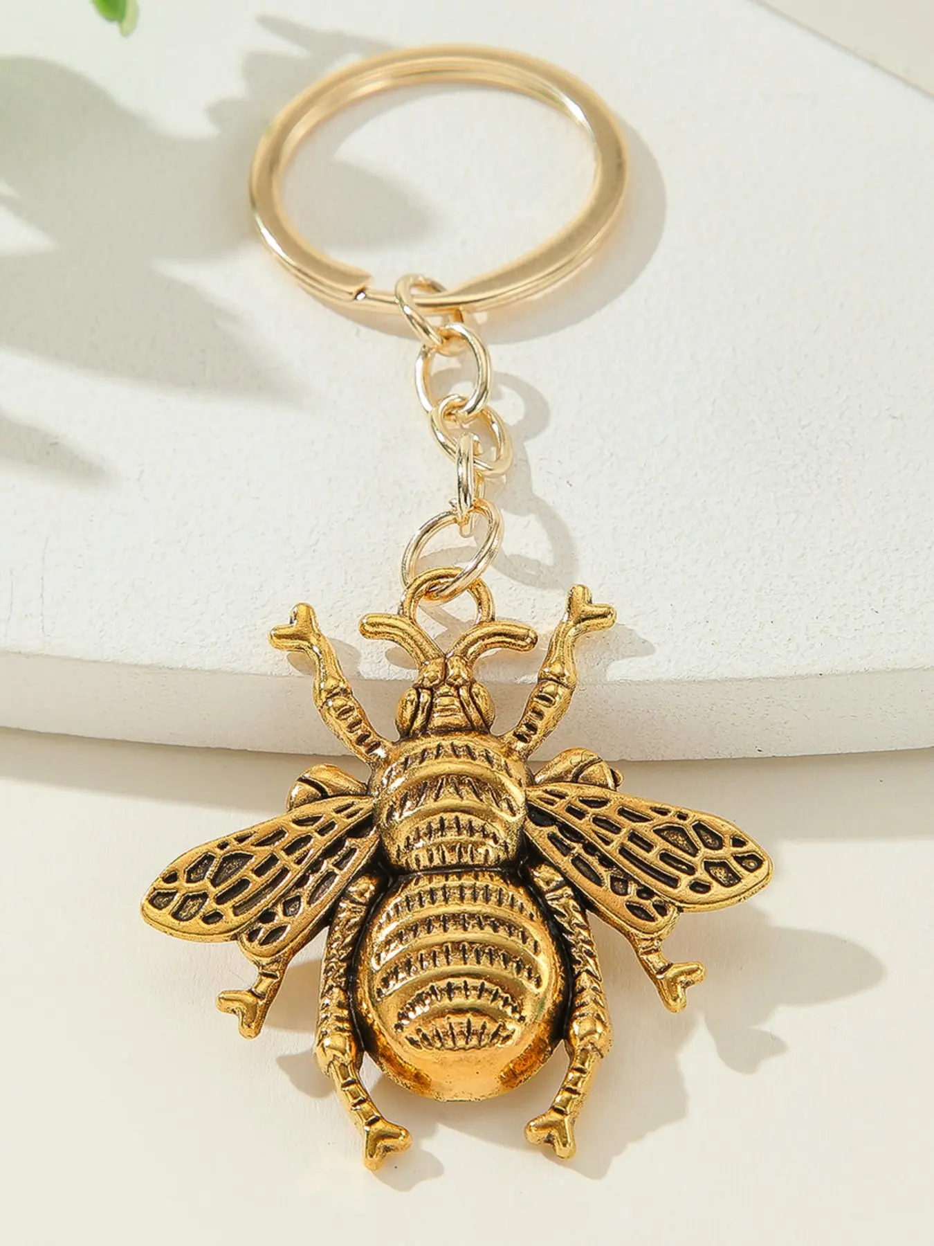 1pcs Bee Keychain, Realistic Animal Design, Phone Car Key Bag Pendant, Party Gift, Small Present, Daily Accessory, Cute Bee Shape Keychain, Keyrings