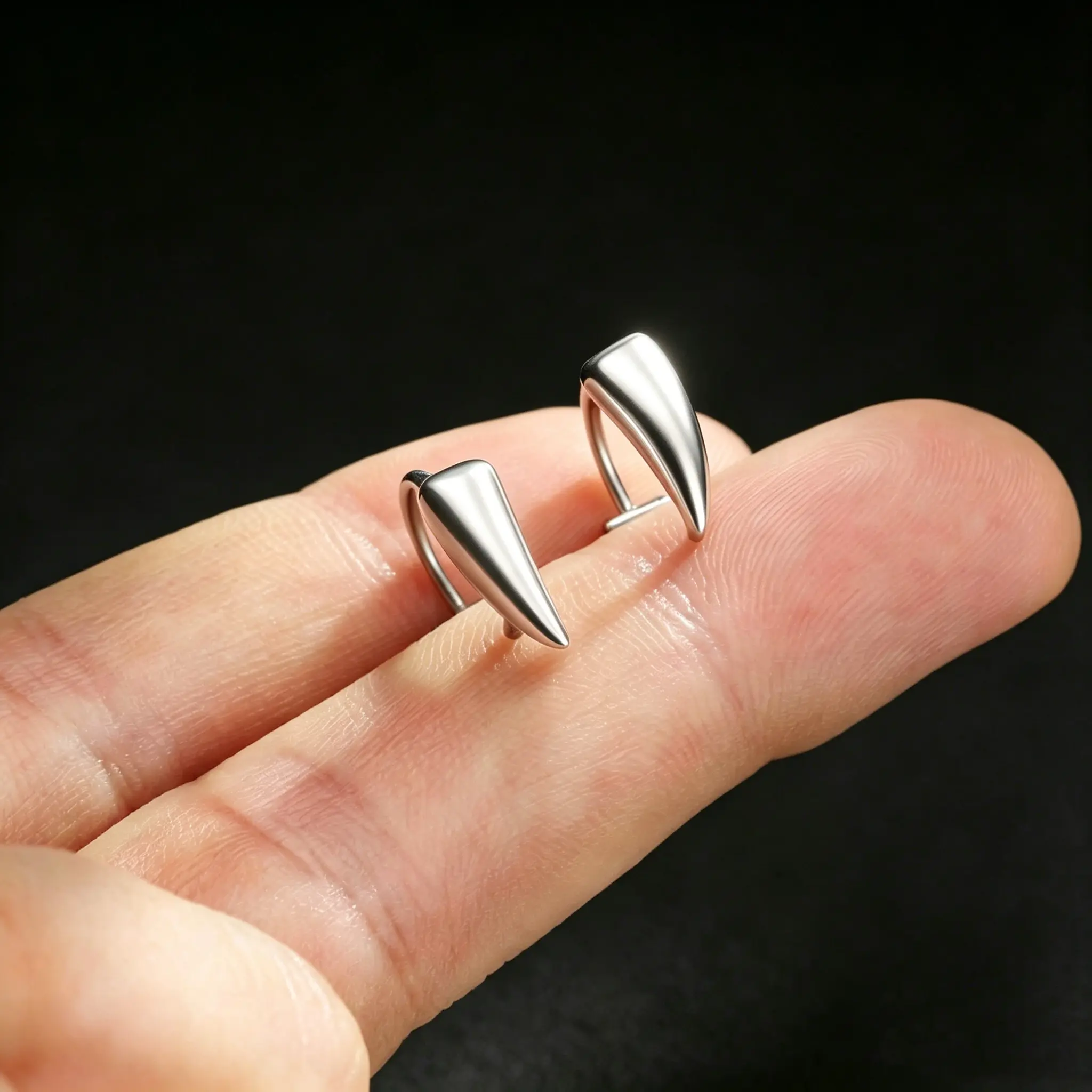 Oufer 2Pcs/6PCS Vampire Fang Lip Ring - 316L Stainless Steel Gothic Jewelry, Adjustable Bold accessory for Parties, Unisex Goth Gift