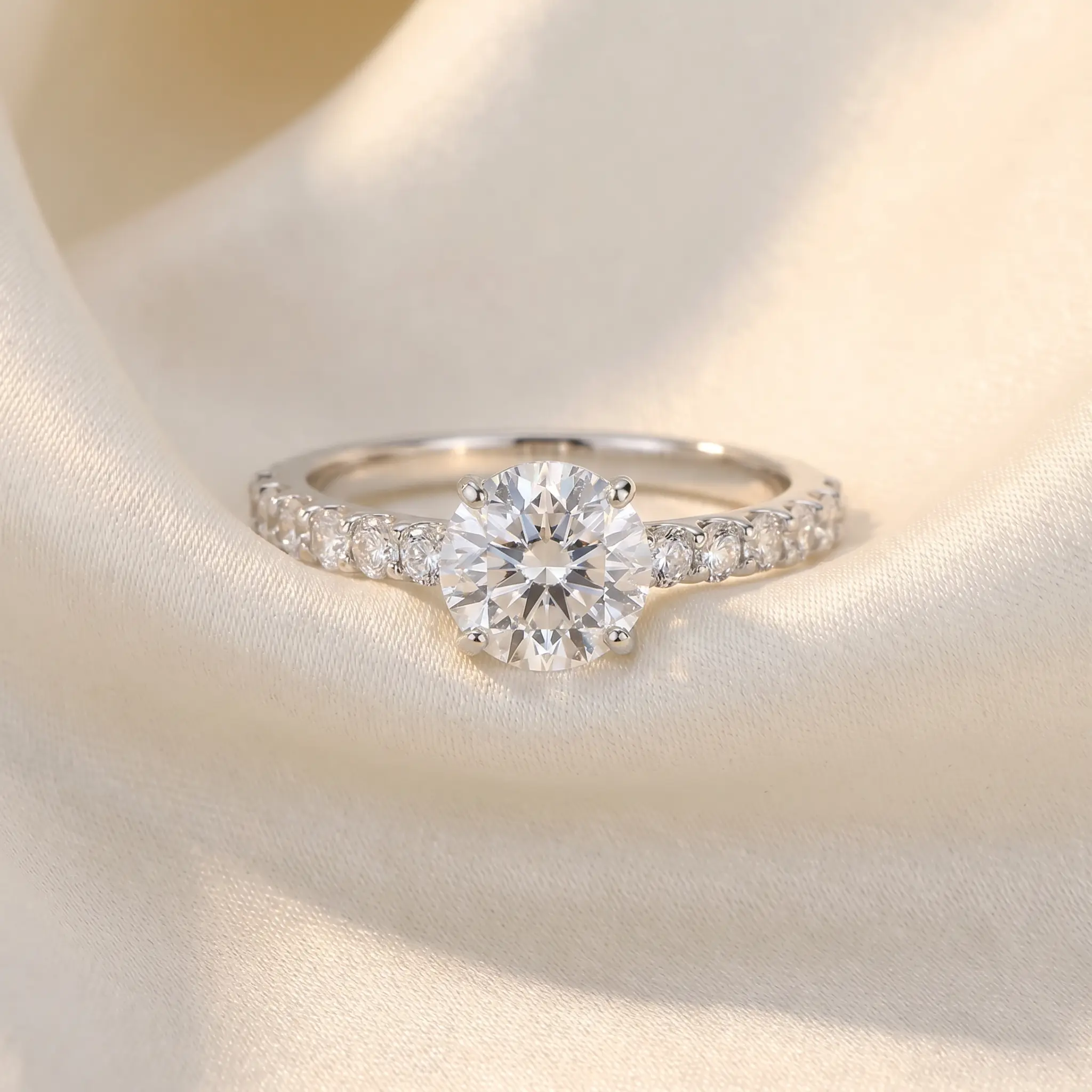 Platinum 1 1/4 Ct TDW Round Round Cut Diamond Engagement Ring Platinum 1 1/4 Ct TDW Round Round Cut Diamond Engagement Ring