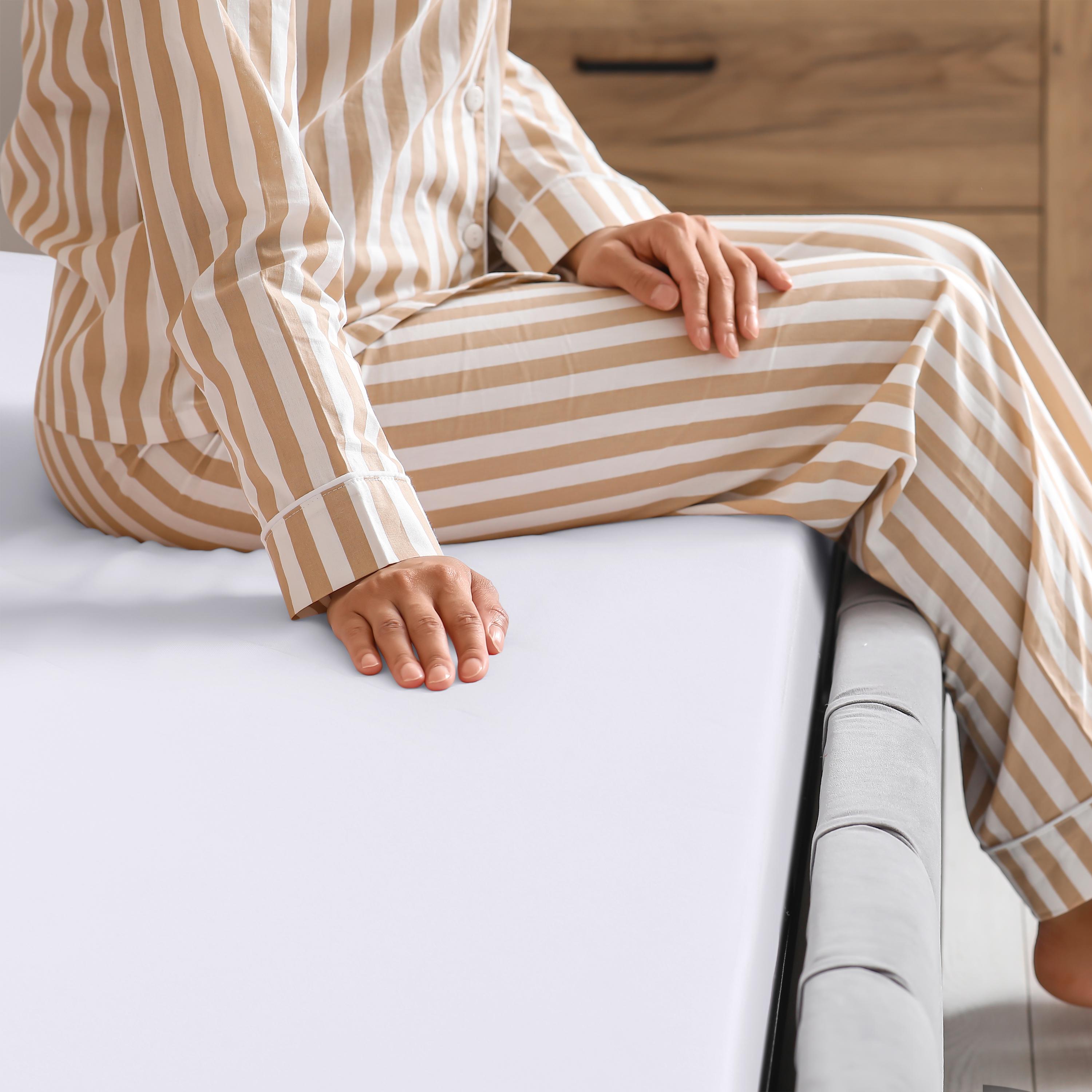 Utopia Bedding Zippered Mattress Encasement - 100% Waterproof, Bed Bug Proof, Hypoallergenic, Dustproof 6-Sided Cover, Washable, Durable, Fits All Mattress Sizes (Pack of 1 or 2), Dustproof Mattress Protector