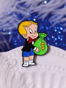 1PC Cartoon Vintage Whimsical Nostalgic Richie Rich Theme Decorative Badge, Featuring Richie Rich Holding Green Money Bag, Suitable for Backpacks Jackets Hats, Ideal for Cartoon Enthusiasts Retro Collectors & Daily Fashion Accessories