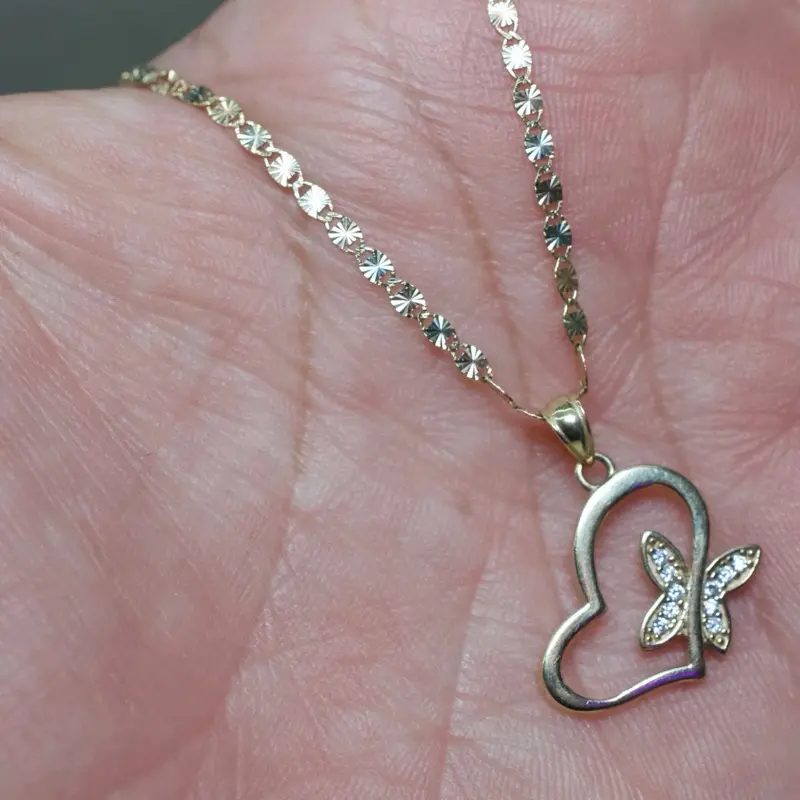Dije de Corazón y Mariposa con cadena Valentino delgadita 16”