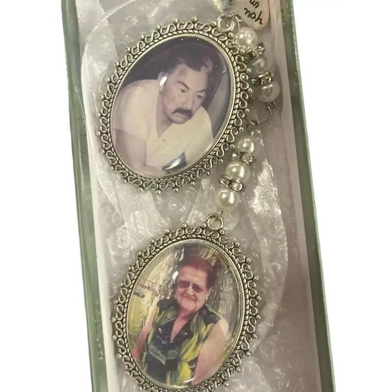 Personalized Keychains for Loved Ones - Custom Photo Frames with Pearl Accents - Unique Gift Idea
