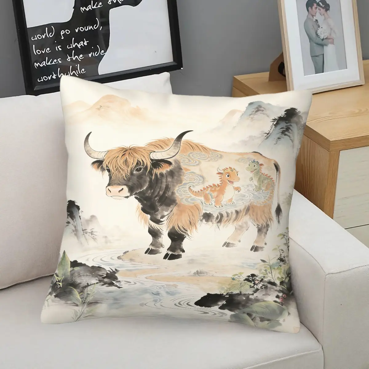 Highland Cow Print Throw Pillow, Modern Style Accent Pillow, Soft Square Cushion with Zipper Closure, Ideal for Modern Sofa, Living Room and Bedroom Decoration, Perfect Gift for Family and Friends