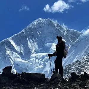 Outdoor hiking poles are extendable and made of metal, suitable for hiking. They are essential tools for outdoor camping and travel.