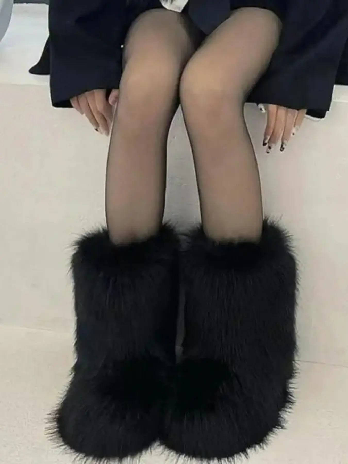 Shaggy boots 2000s Women's Ombre Faux Fur Design Snow Boots, Fluffy Snow Boots, Casual Warm Soft Rubber Boots for Winter, Female All-match Round Toe Boots for Daily Wear  shaggy boots