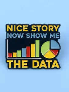 Creative Cartoon Metal Badge Letter Pendant Necklace, Unisex Fashion Jewelry for All Seasons, Unique Gift Idea for Friends & Family