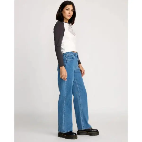 VOLCOM Women's Stoned High-Waist Boyfriend Modern Jeans - 100% Cotton Denim, Relaxed Fit, Streetwear Laidback-Luxe Look Bottoms, Pair with Graphic Tee Suggestion, Indigo Wash, Lady, Basic, Bottom