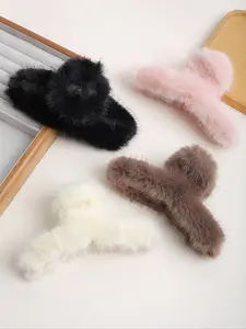 4pcs Cute Plush Hair Claw Clips, Super Cute Clips, Hair Claws Set, Large Size, Sweet Daily Use, Versatile Design, Suitable for Thick Hair & Bun Hairstyles, Fuzzy Hair Clip