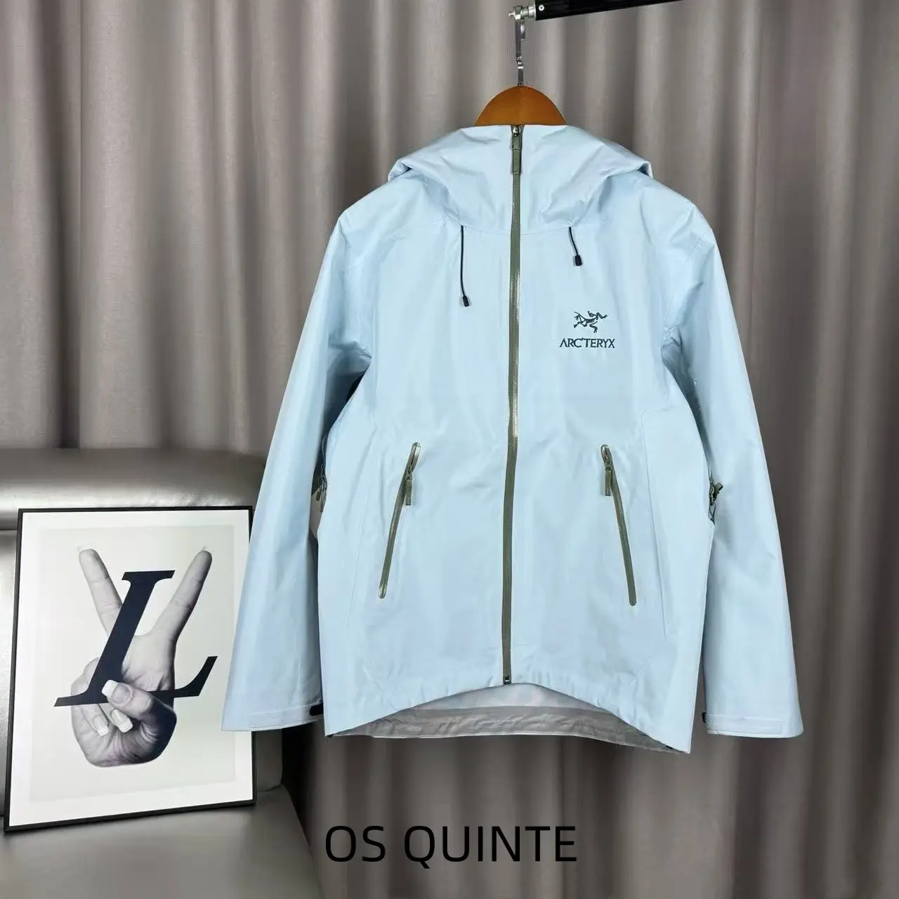 Light Blue Hooded Shell Jacket for Sports Collectibles Accessories, Water-Resistant Zip-Up, Adjustable Drawstrings, Lightweight Wind-Rain Protection, Street Style Essential