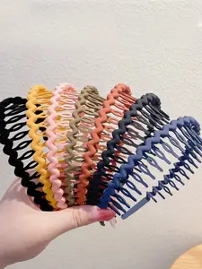 A fashionable and elegant textured wave headband, suitable for daily wear, vacation and dating occasions, and also a surprising and exquisite small gift.