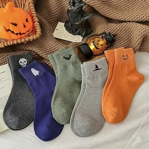 Women's 5-Pair Knitted Halloween Crew Socks Set - Mid-Calf, Mid-Length, Soft Blend Fabric, Stretch-Fitted, Playful Pumpkin Ghost Prints, Fall Winter Adult Essentials, Whimsical Gifts for Women, Knitted Socks