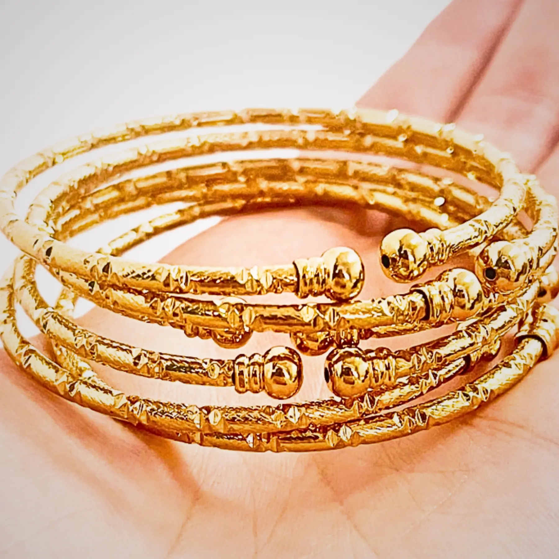 Luxury Gold Bangle Set – 6pcs Dubai Style Stackable Bracelets for Wedding & Gift
