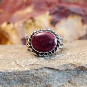 Navajo Made Oval Purple Spiny Oyster Shell Ring GJ-RNG-0182 Size 5