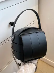 Niche design trendy versatile chain messenger bag,  simple texture bag, Casual Shoulder Bag, contrast color fashionable shoulder messenger small square bag, multiple colors optional, suitable for daily commuting, shopping, etc., Fashionable Crossbody Bag