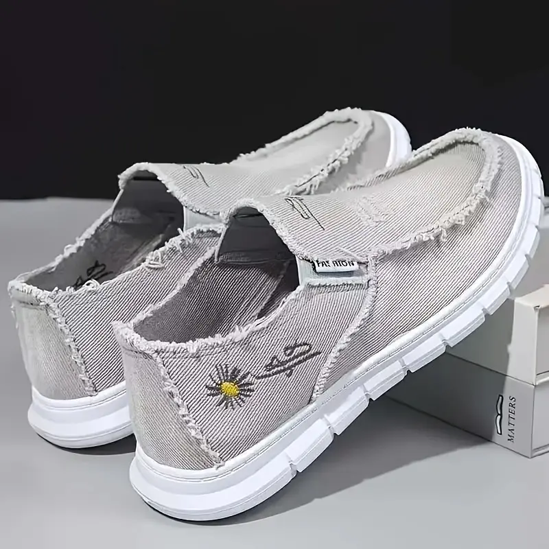 Vintage low-top canvas shoes, minimalist, lightweight, comfortable and convenient.