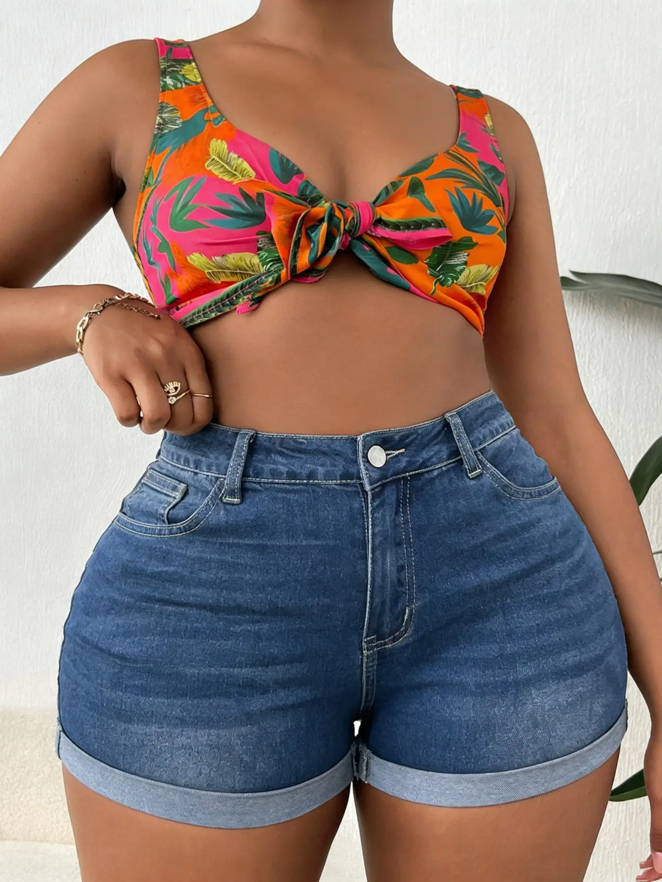1 Pack Women's Plus Size High Waist Denim Jean Shorts, Bottom, Casual Summer Streetwear High Stretch Fit Butt Lifting Tummy Control Rolled Hem Shorts with Deep Pockets for Curvy Black Women, Ideal for Daily Wear Vacation Beach Party Outdoor Activities