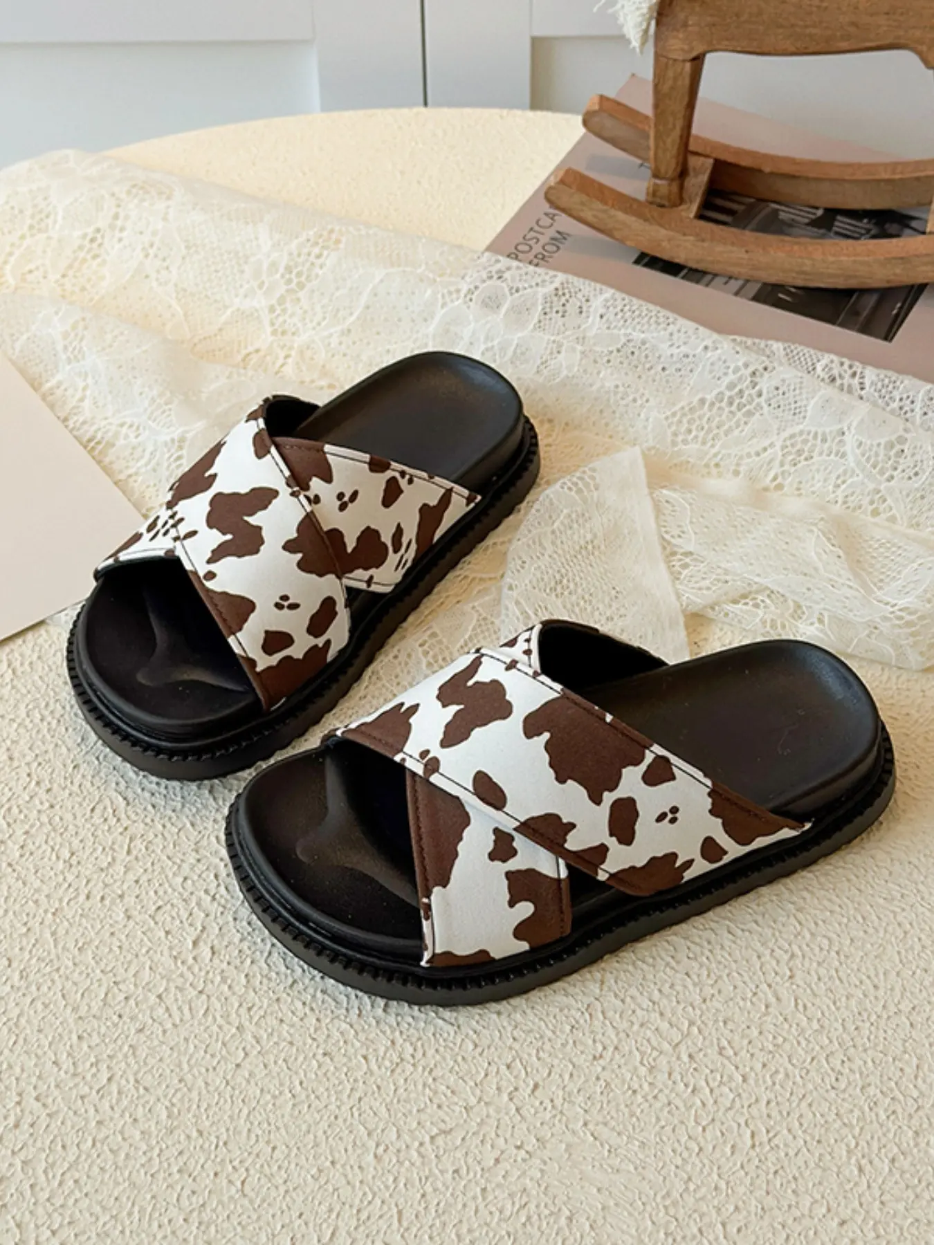 Children Leopard Print Cross Strap Sandals, Soft Sole Anti-Slip Thick Bottom, Unisex Summer Casual Shoes, Wide Fit, All Seasons, Kid Sandals, Non Slip Sandals