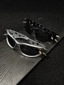 Punk Style Studded Decor Sunglasses, Trendy Casual Gothic Style Sunglasses for Everyday Use, Fashion Accessories for Outdoor Activities, Stylish Glasses